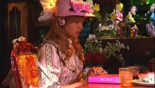 lo圈的美学理念下不断修正、改变自我，让自己配得上这些小裙子