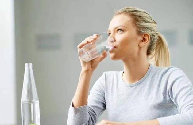 韩国明星皮肤为什么又白又干净,明星的皮肤为什么那么好