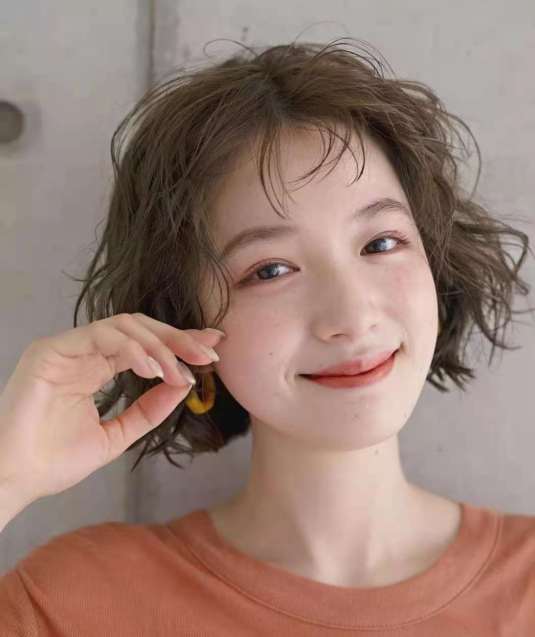 脸大脸圆适合哪种发型容易打理,脸瘦脸小适合什么样的发型