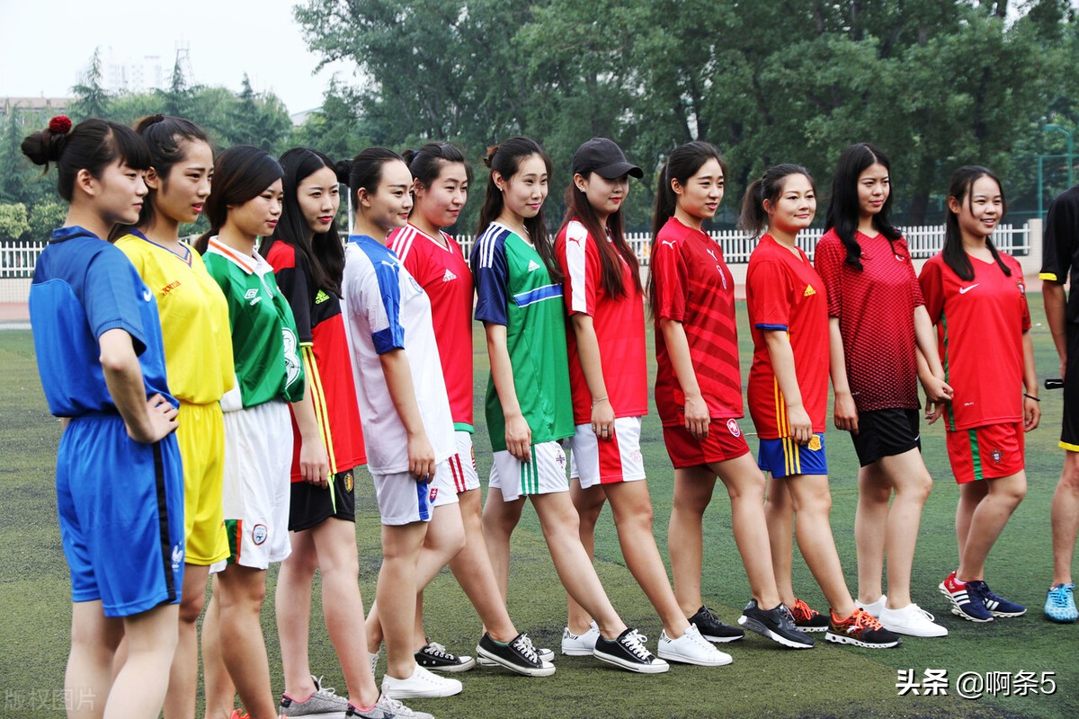 喜欢足球的男生是怎样的,为什么男生都喜欢看足球比赛