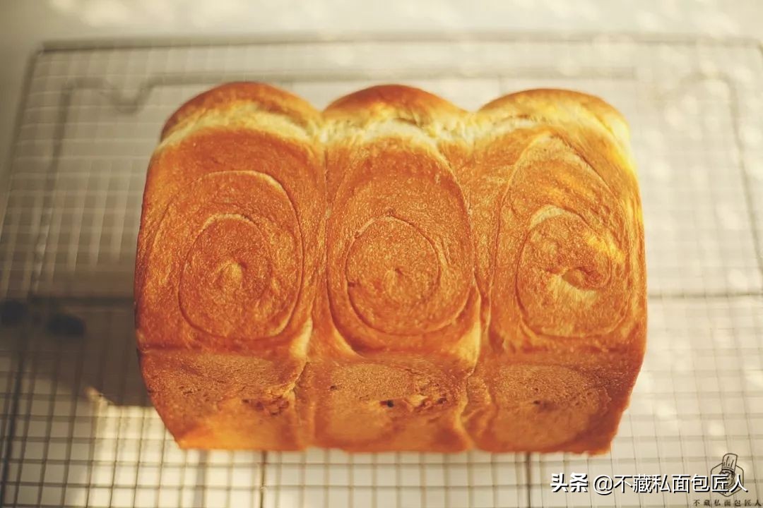为什么烤出来的面包表皮会皱,面包表皮皱