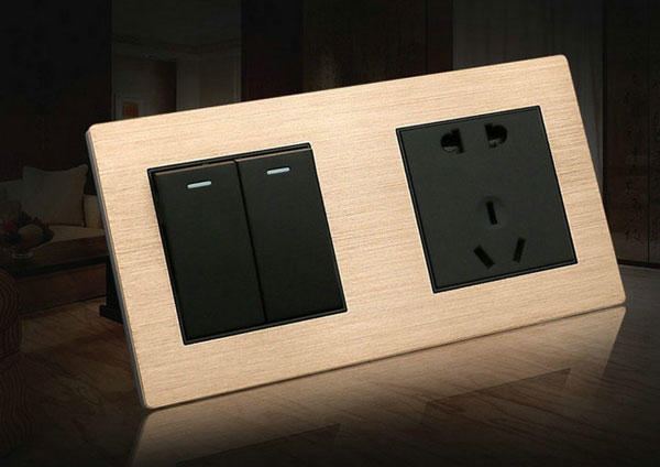 墙壁松动插座固定不住怎么办,墙上插座松了怎么固定