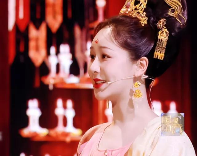 央视镜头下的杨紫文成公主,杨紫文成公主上热搜场面