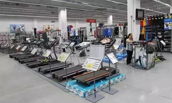 海报再丑又怎样？GUCCI照样把口红卖出上百万根