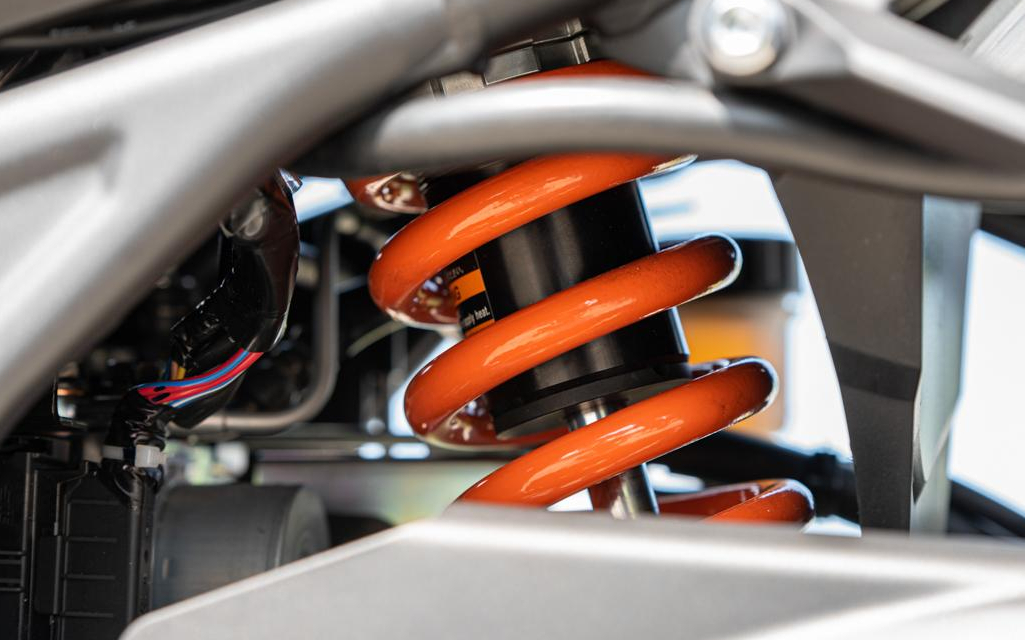 雅马哈r3点评,雅马哈r3和ktmduke390选哪个好