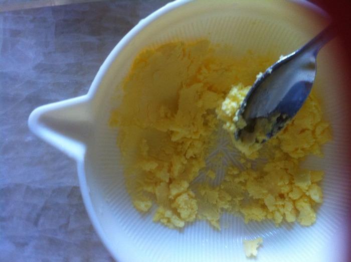 宝宝喂辅食故意到处喷怎么办,宝宝不吃饭妈妈发脾气