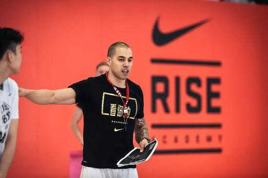 中国男篮出手即证明海报,出手即证明中国篮球全新战袍亮相