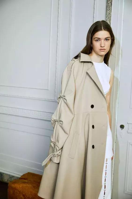 秋天买什么颜色风衣,冬天怎么挑选风衣