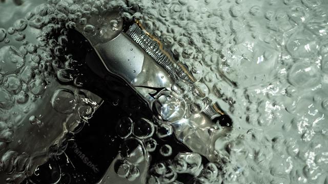 喜欢的女孩给我买了剃须刀,当女朋友用了你的剃须刀