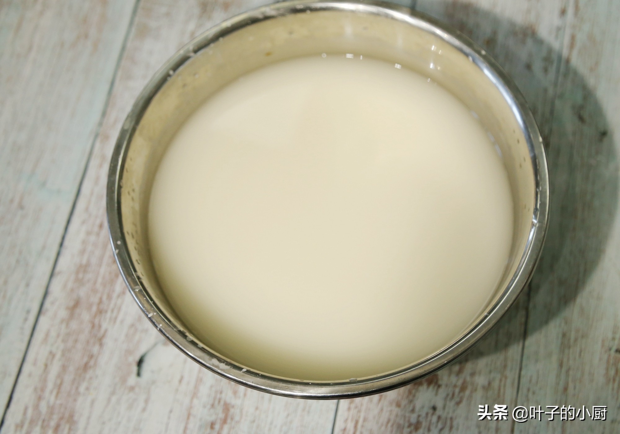 又到了吃凉皮擀面皮的季节,凉皮又软又劲道