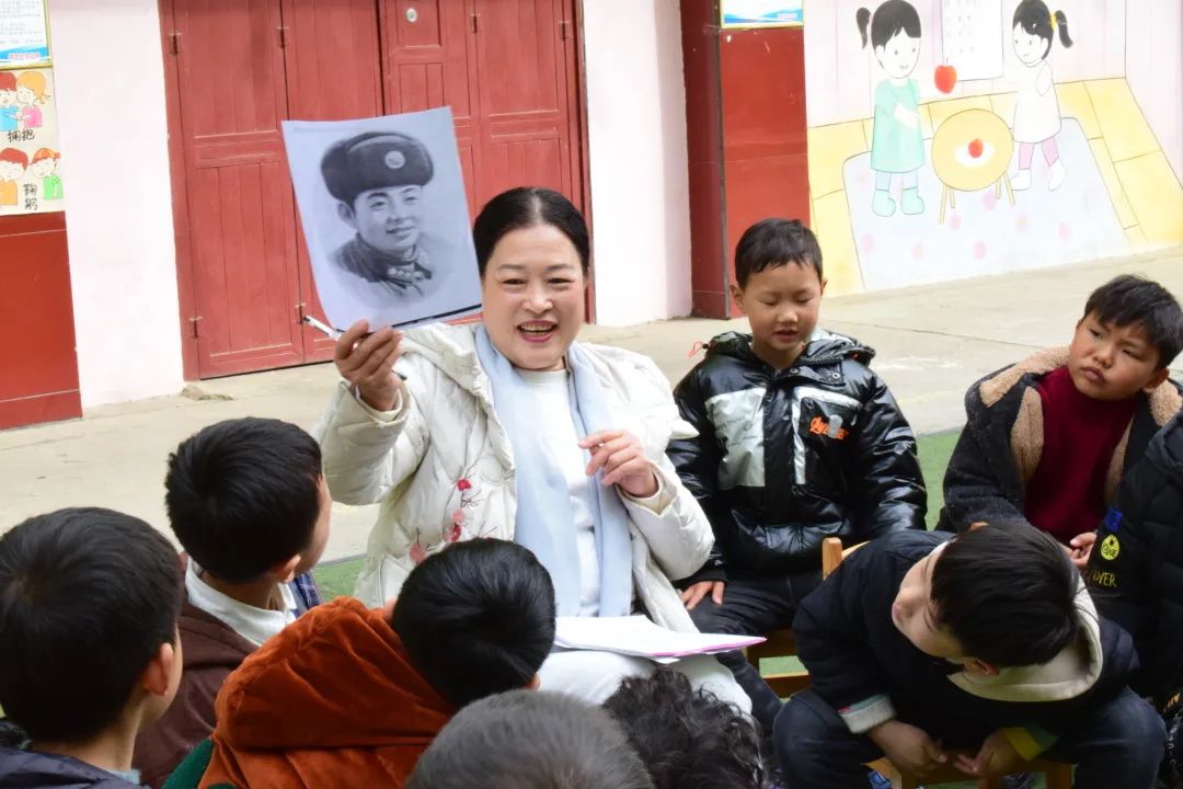 长葛体育馆学雷锋,幼儿园学习雷锋启动仪式