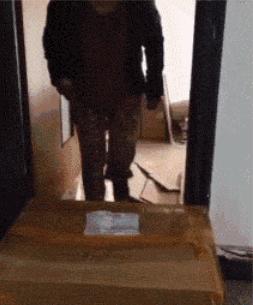 姑娘你的衣服一直走在时尚的最前沿，不过这时尚实在是让人看不懂