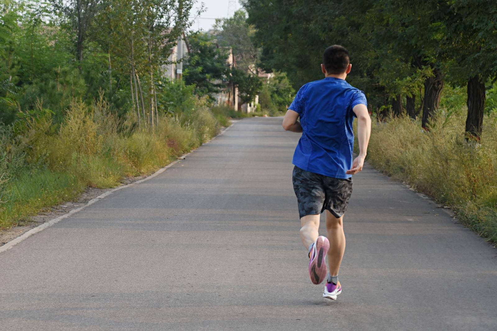 跑鞋测评态极,李宁飞电3.0challenger和李宁小绝影