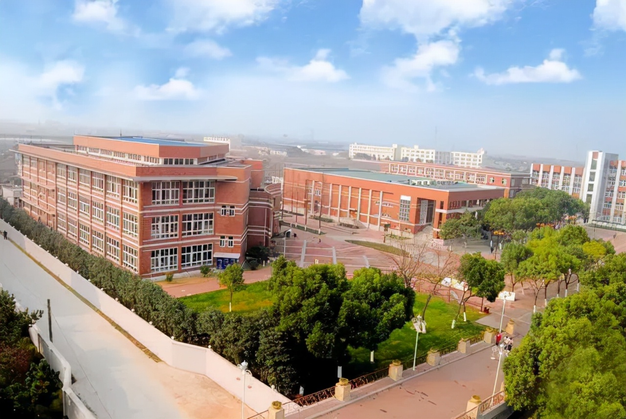 浙江万里学院收费标准2019年,浙江万里学院学费全国排名