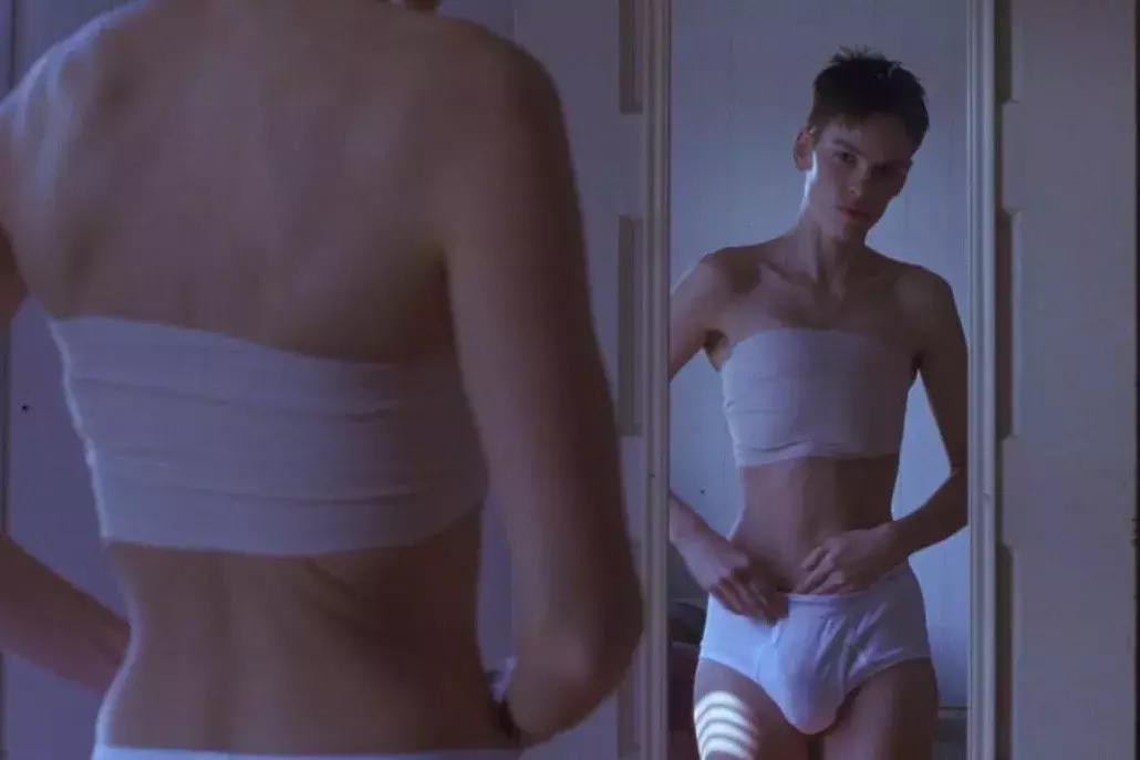 身体不能由自己做主,自己的性别不是自己决定的