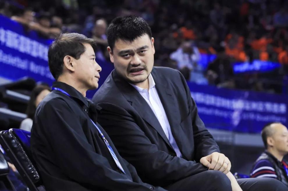 姚明叶莉一家人,姚明身高多少和他的妻子