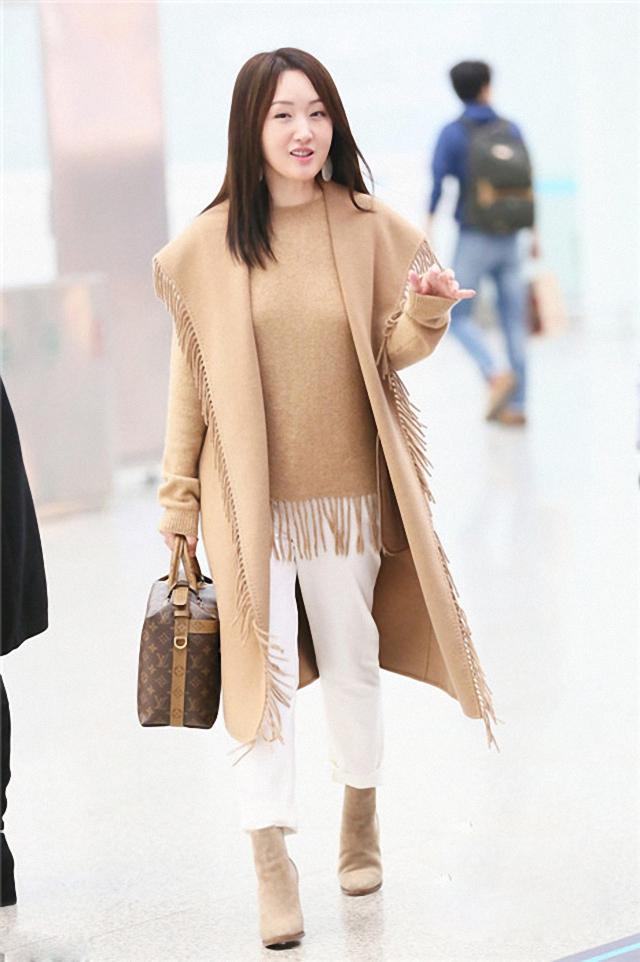 47岁杨钰莹雪地图片,48岁杨钰莹皮肤白