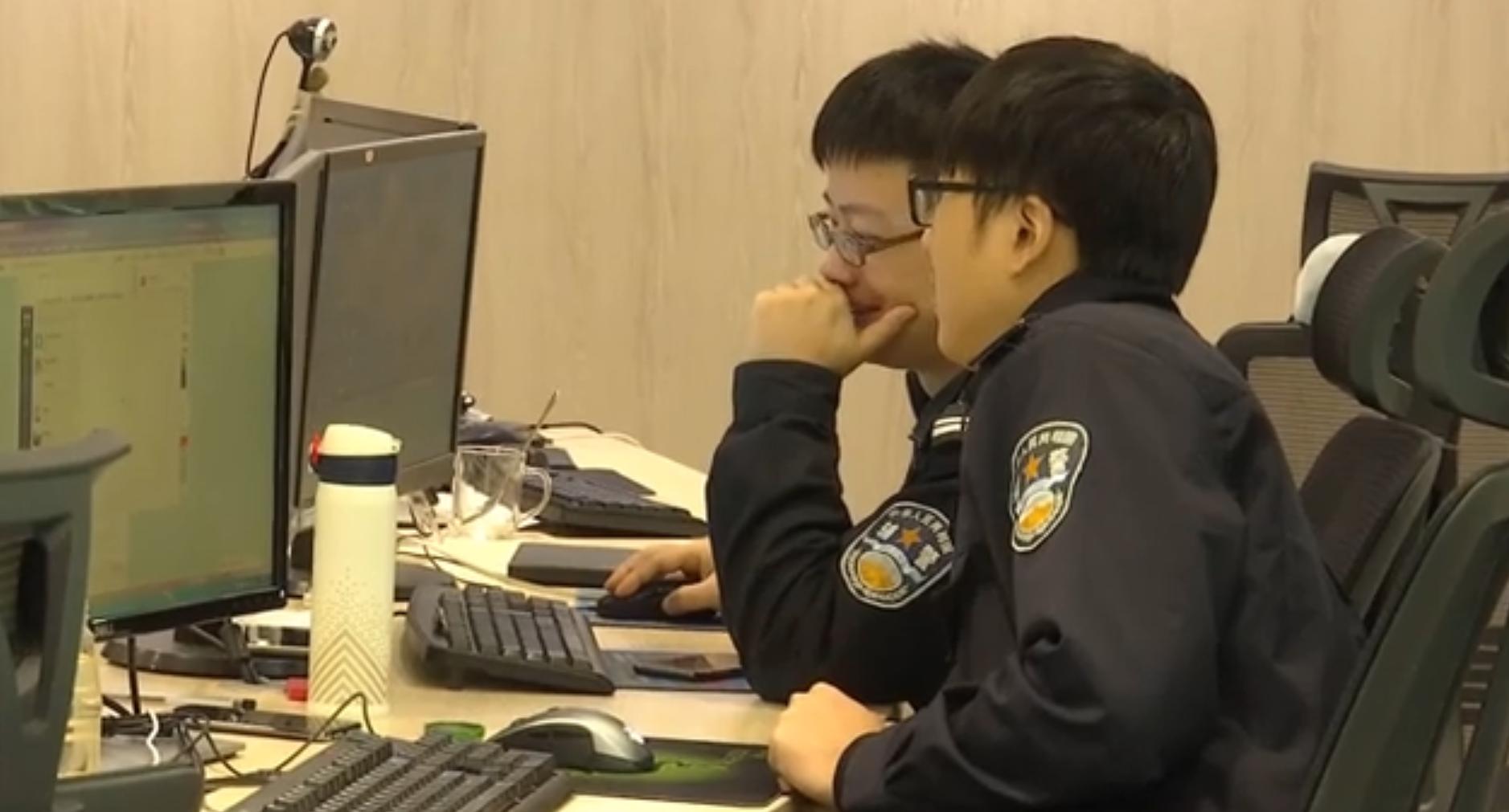 女主播性感着装“大秀”靠此表演4个月获利600余万……