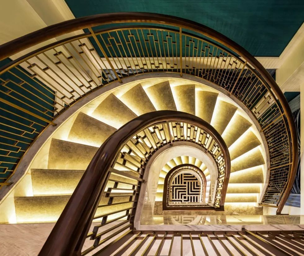 藏身酒店,高档酒店的酒吧