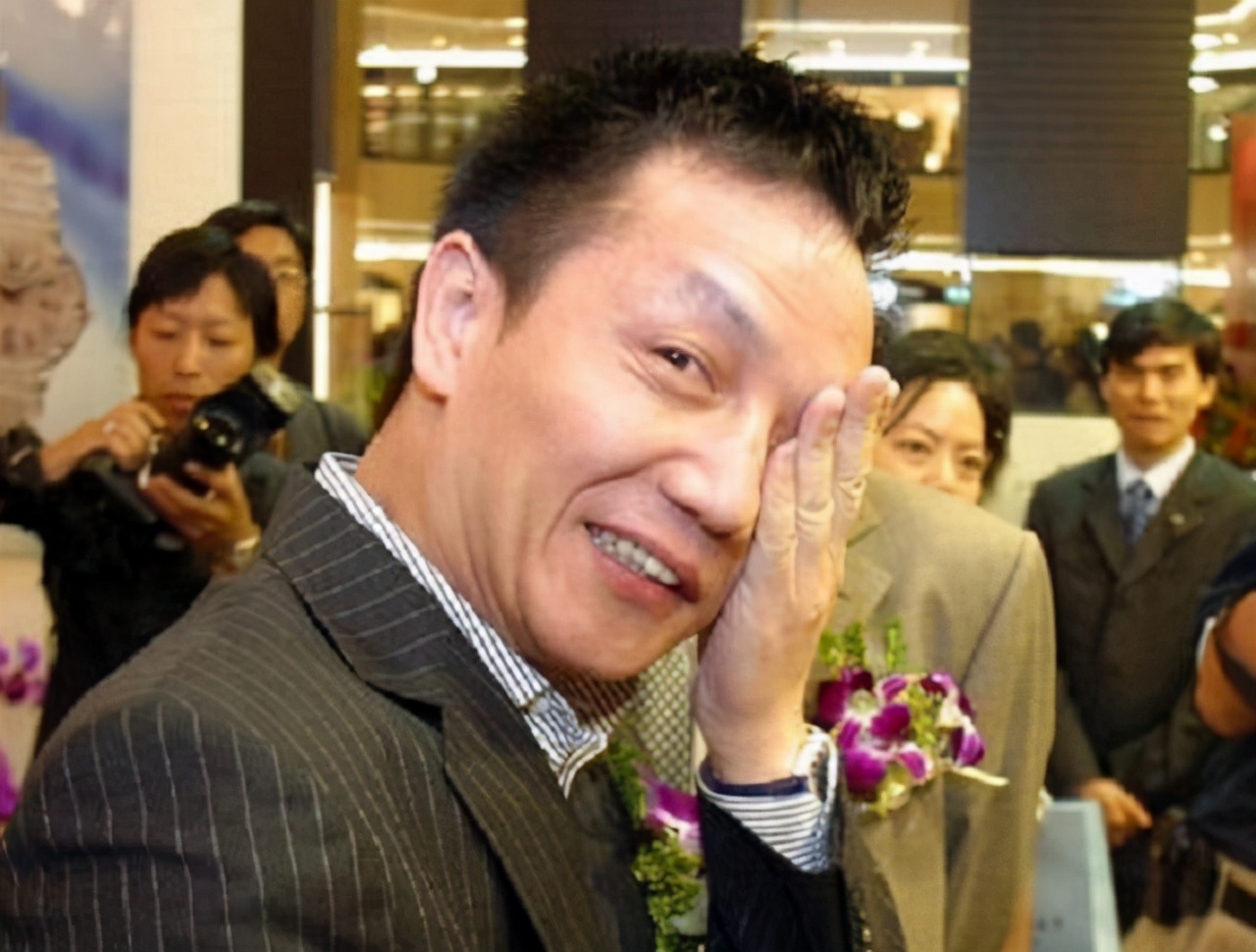 周正毅投资香港,周正毅为何坐四次牢