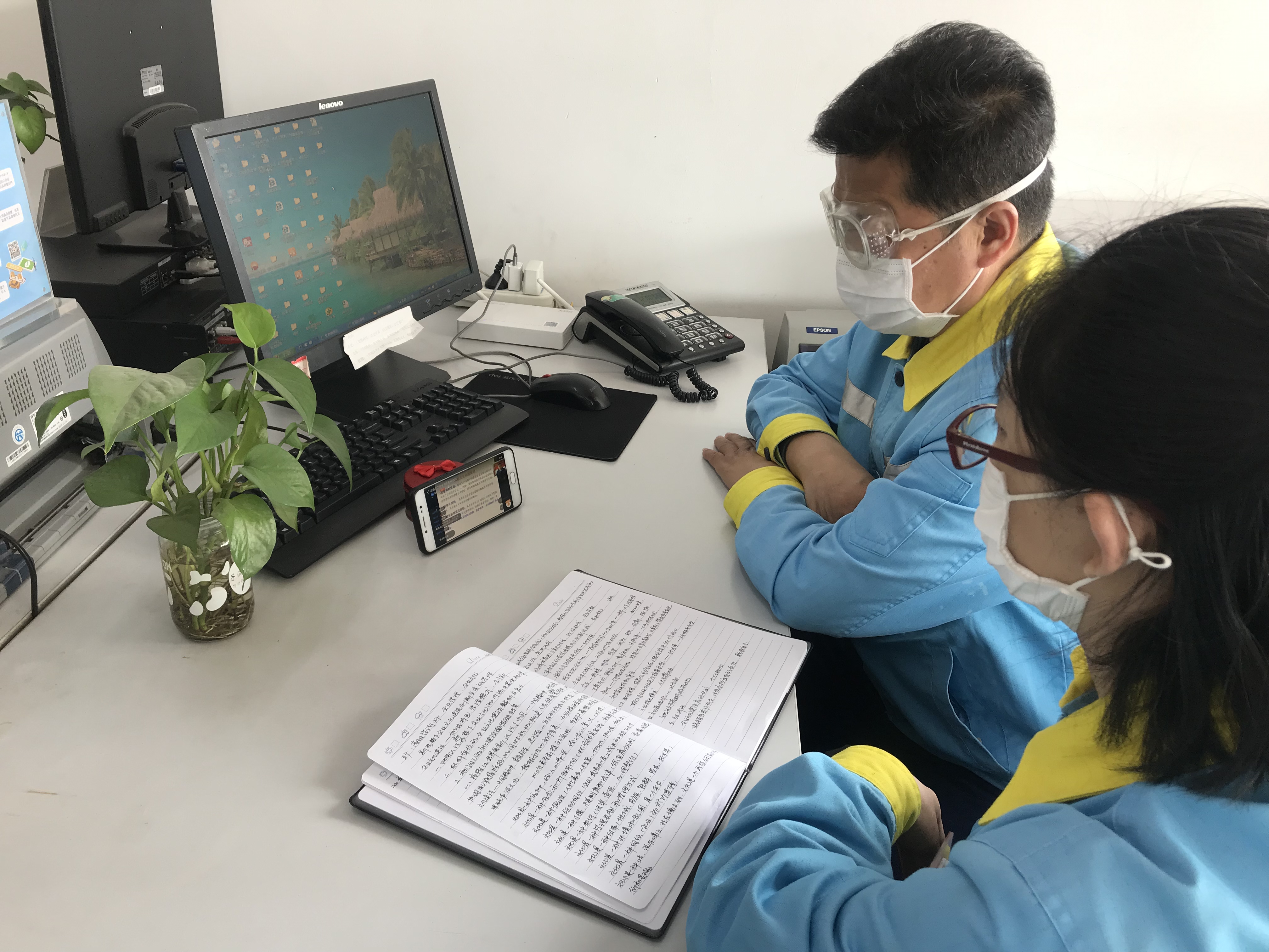 绷紧安全弦织密防范网,织密防护网筑牢防火墙小标语