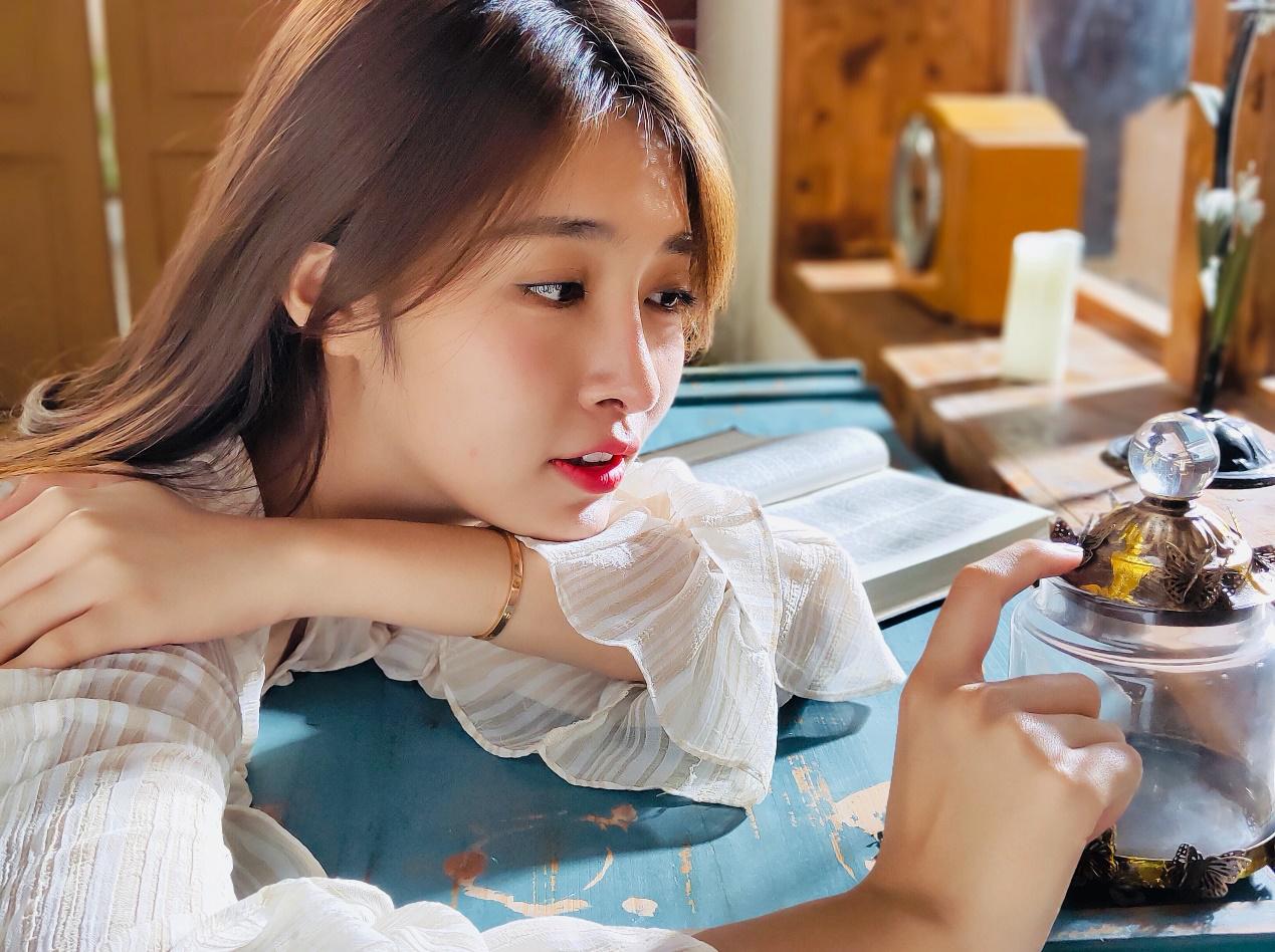 女人爱你有多深接吻的三种反应,女生爱你有哪些反应