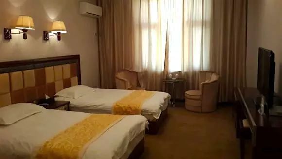 去额济纳旗胡杨林旅游攻略,额济纳旗旅游住宿全攻略