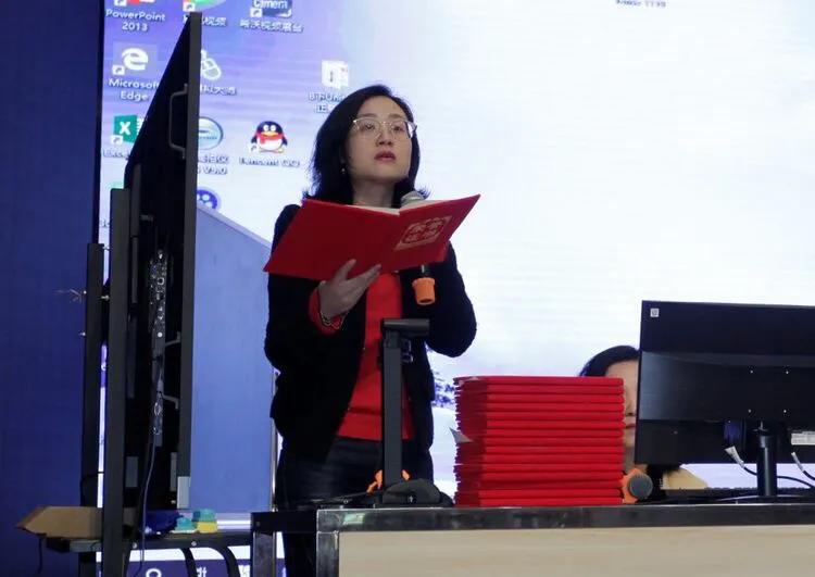 巴陵郡三湘四水英才聚，香樟园高谈阔论红烛燃