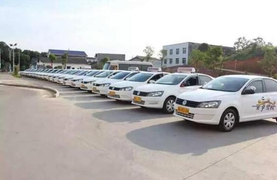 考驾照科目一试题1000题及答案,考驾照科目一1000题全解答