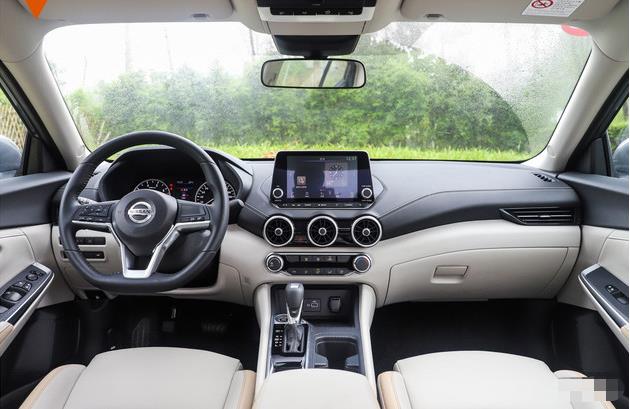 日产轩逸2017款对比卡罗拉,日产轩逸跟卡罗拉哪个更值得买