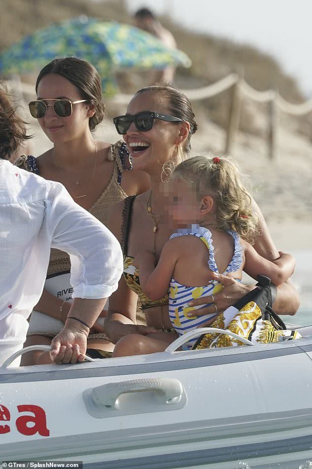 c罗与前女友伊莉娜出街,c罗前女友伊莲娜街拍