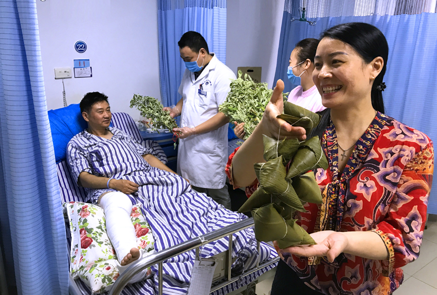 端午艾香传真情，恒生情暖病房，爱洒社区