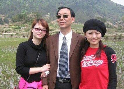 女霸总与穷小伙的爱情,女霸总爱上穷小伙完整版