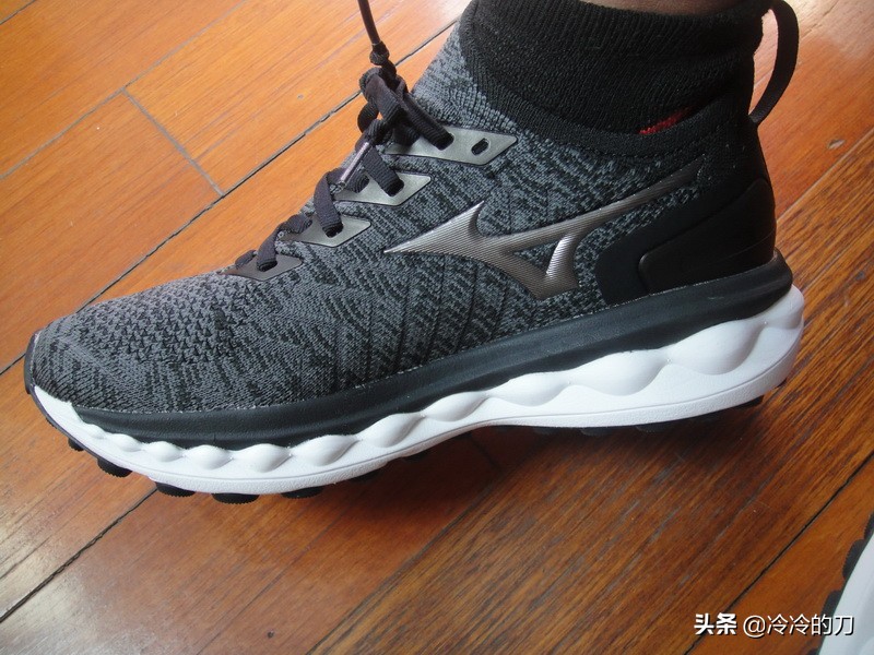 mizuno缇庢触娴撹窇闉媤avesky4,mizuno璺戞闉嬬編娲ユ祿wave58