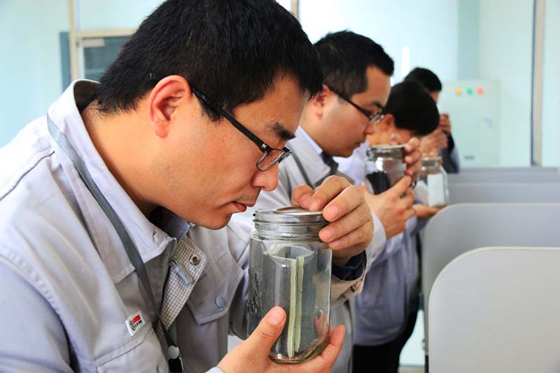 为什么臭豆腐好香,为什么臭豆腐吃起来臭闻起来香