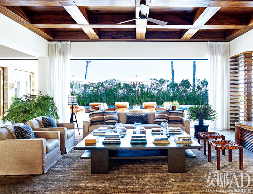 乔治克鲁尼妻子的一家,女儿奴英文