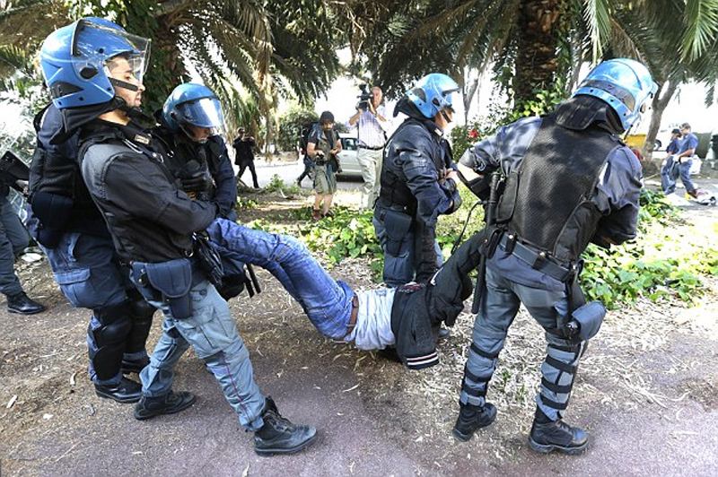 人的眼睛在动物界的水平,人的视力在动物界排名