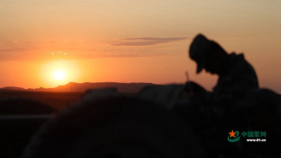 关于军人的唯美诗词,赞美军人的十首诗词