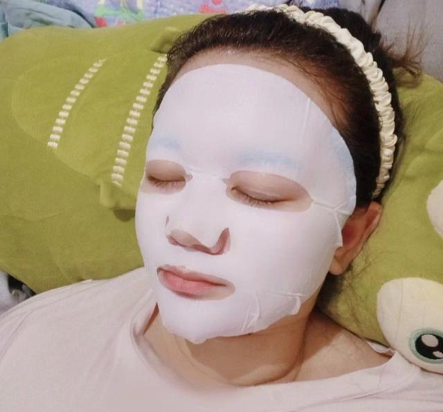 面膜多久敷一次效果才会比较好,面膜敷多长时间用完要不要洗脸了