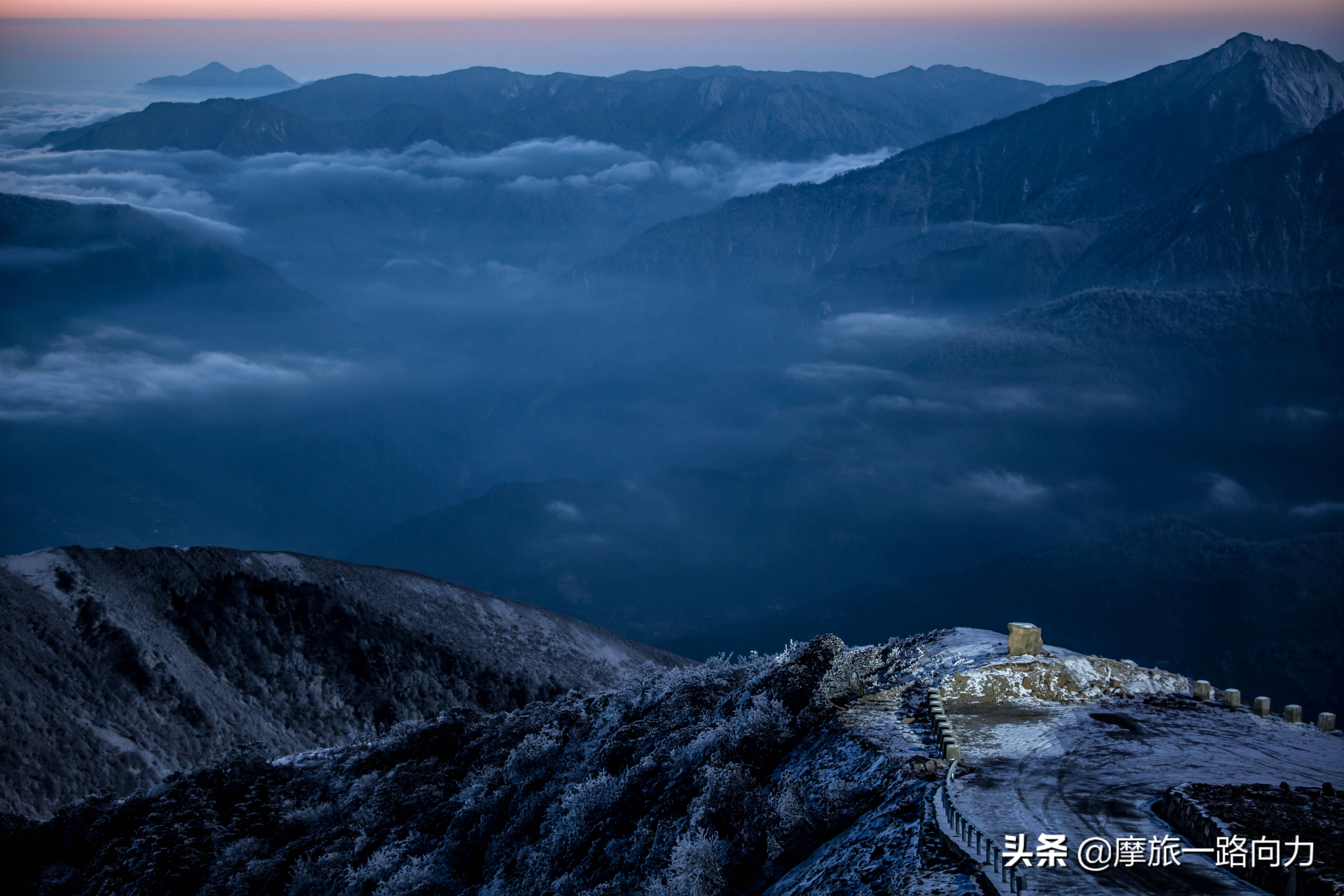 骑着本田NC750X摩旅网红地《达瓦更扎》