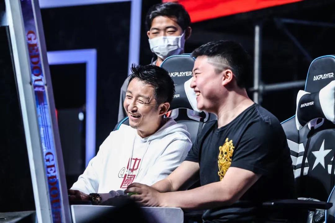 来点儿新闻12.02|安德玛推出库里个人品牌