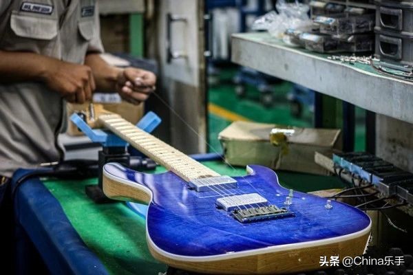 跟随帝声乐器参观世界著名吉他制造商之一Cort印度尼西亚工厂