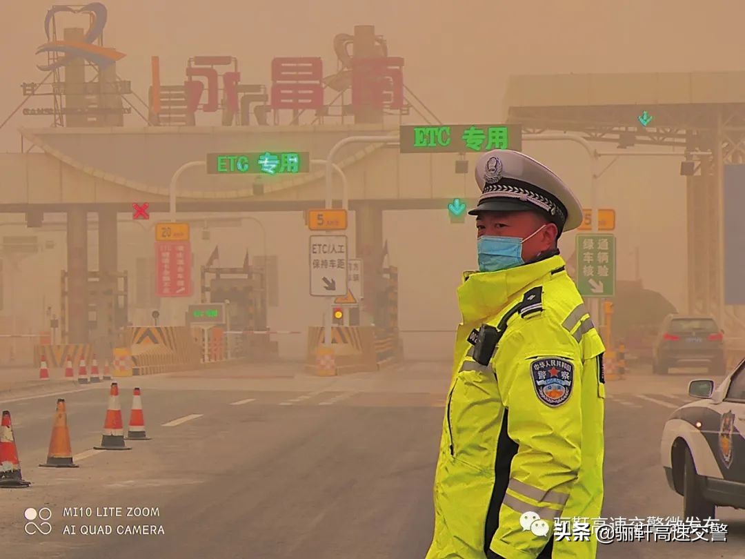 沙尘来袭新疆,交警应对大风沙尘的措施