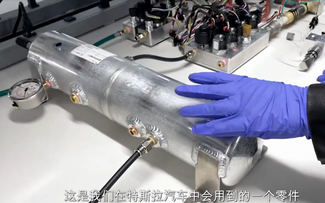 *博兰**基尼口罩，特斯拉呼吸机，阿玛尼防护服，今年的世界太疯狂~