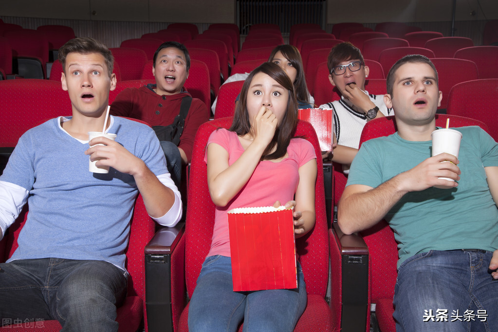 看电影竟然被摸大腿，面对职场“轻型性骚扰”该怎么做