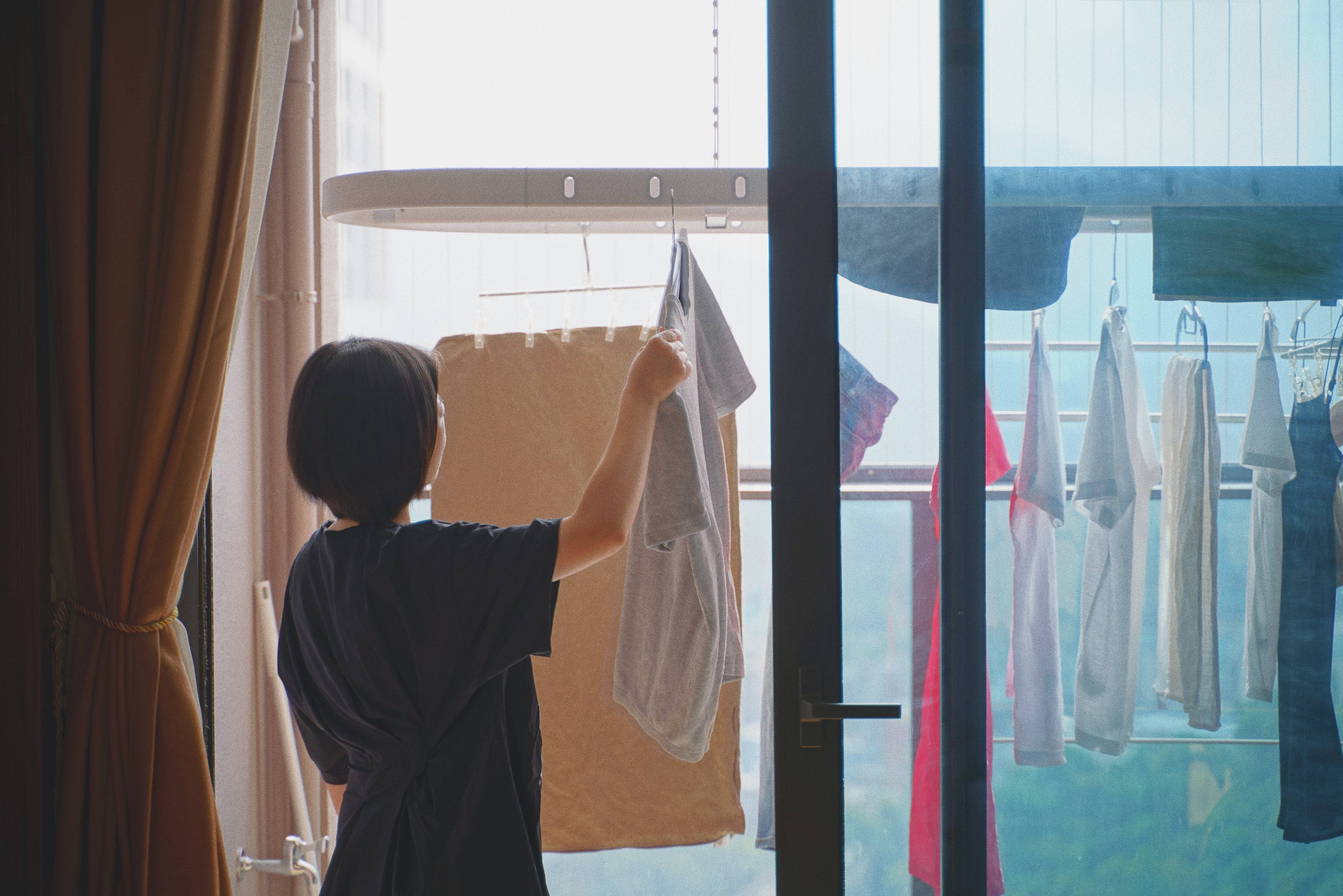 为什么导购不推荐隐藏式晾衣架,电动晾衣架怎么选不入坑