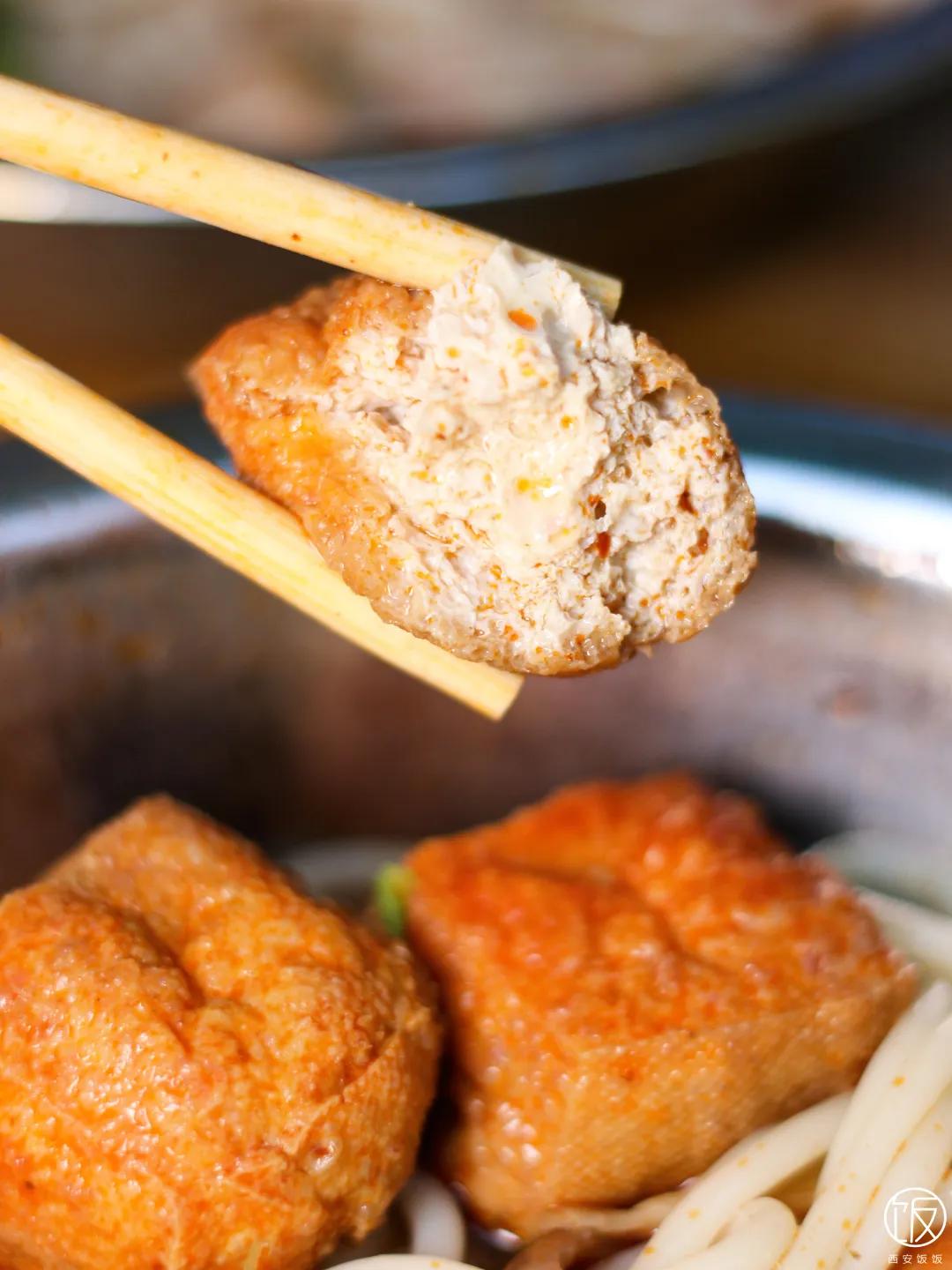 又香又臭的螺蛳粉太美味了,又臭又香螺蛳粉真的很好吃