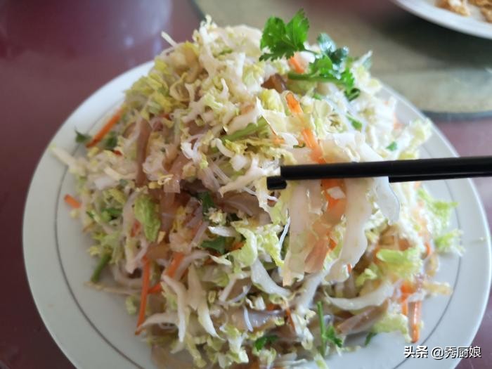 除夕年夜饭少不了凉菜，这6道凉菜，简单美味，比大鱼大肉受欢迎