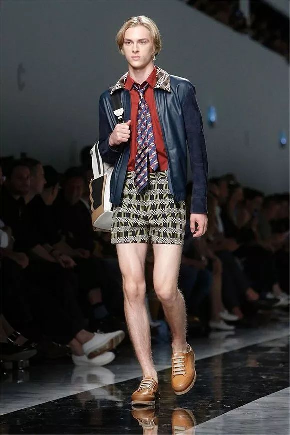 夏天穿什么裤子比较好男士,夏季穿什么裤子男好看