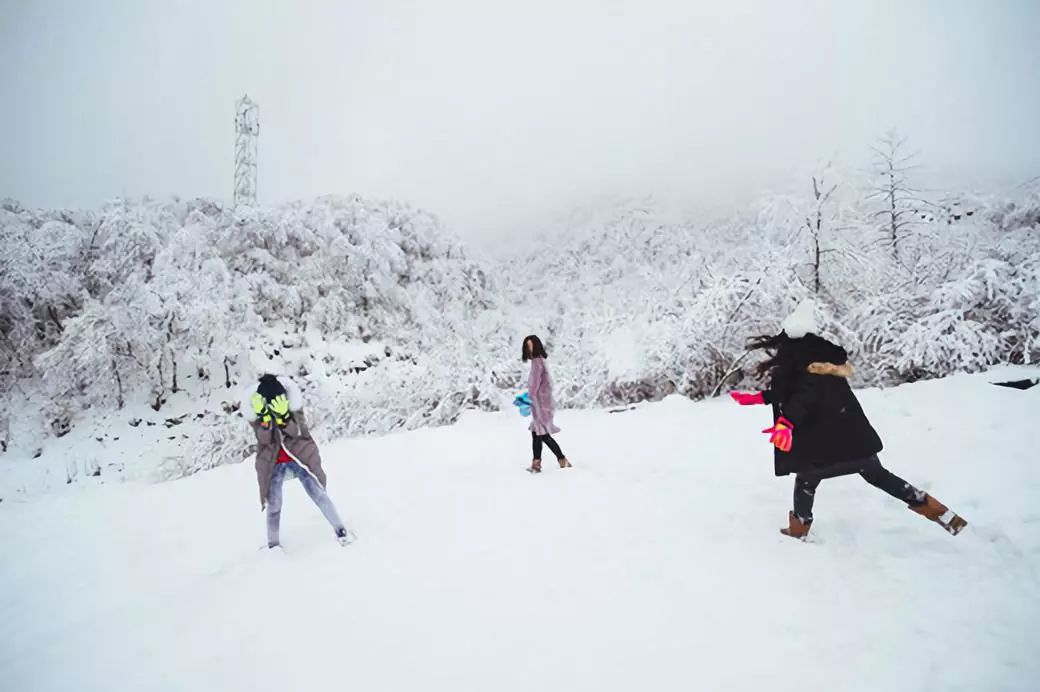 成都周边泡温泉滑雪推荐,成都滑雪泡温泉两日游